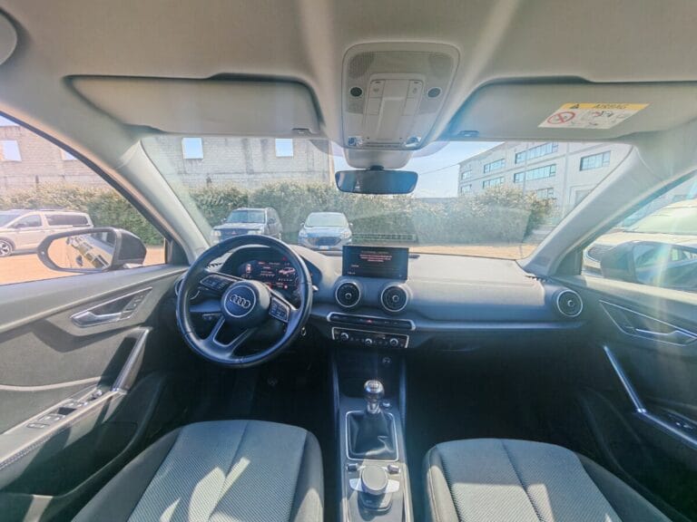 AUDI Q2 NERA USATO OLBIA ABITACOLO
