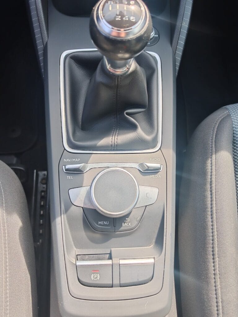 AUDI Q2 NERA USATO OLBIA CAMBIO