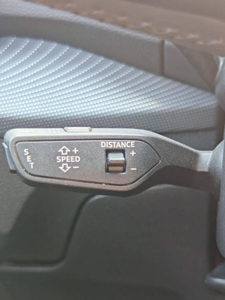 AUDI Q2 NERA USATO OLBIA CRUISE CONTROL