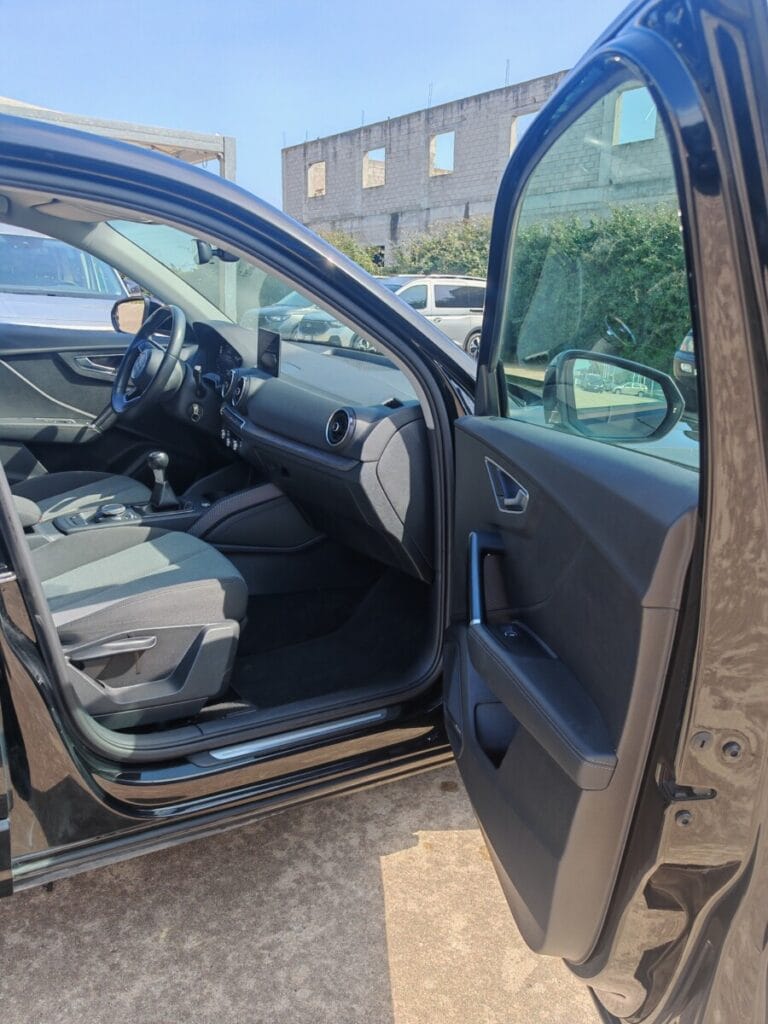 AUDI Q2 NERA USATO OLBIA PORTA ANTERIORE