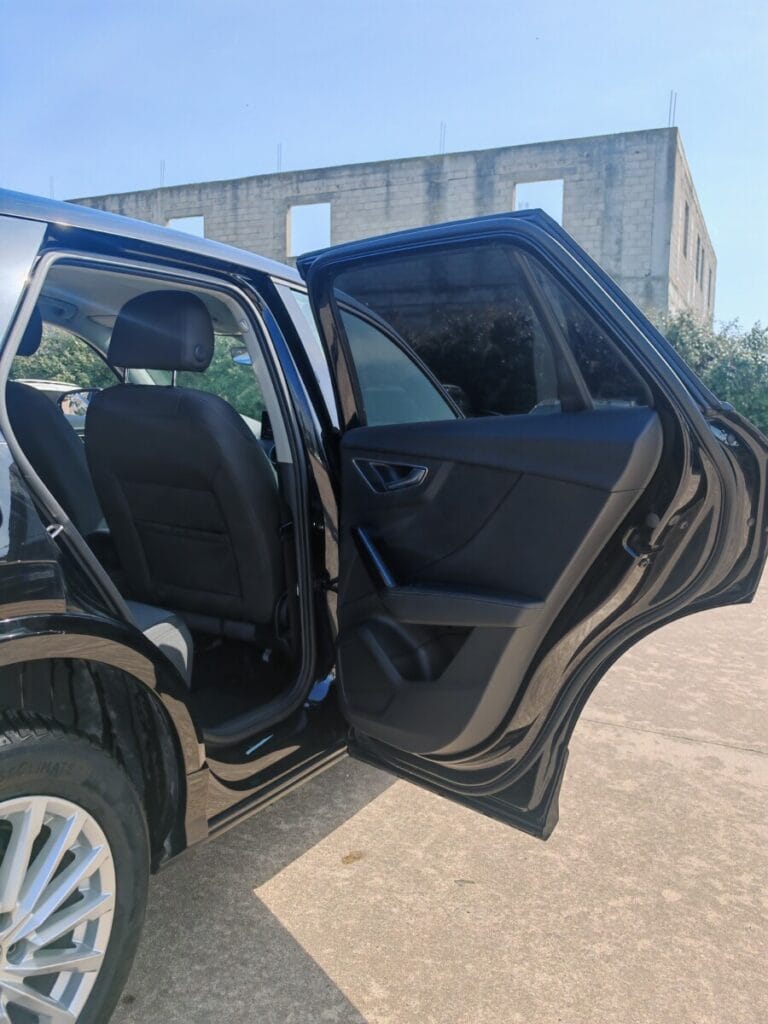 AUDI Q2 NERA USATO OLBIA PORTA APERTA