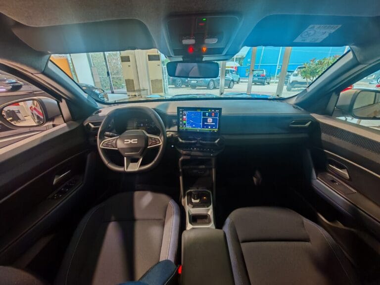 DACIA DUSTER USATO OLBIA ABITACOLO