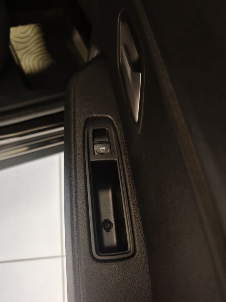 DACIA DUSTER USATO OLBIA ALZACRISTALLI