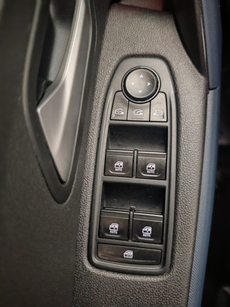 DACIA DUSTER USATO OLBIA DETTAGLIO PORTA