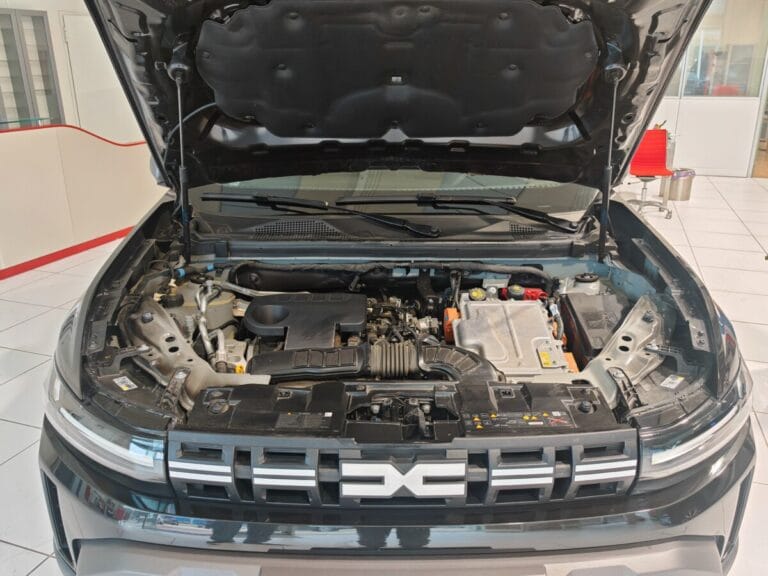 DACIA DUSTER USATO OLBIA MOTORE