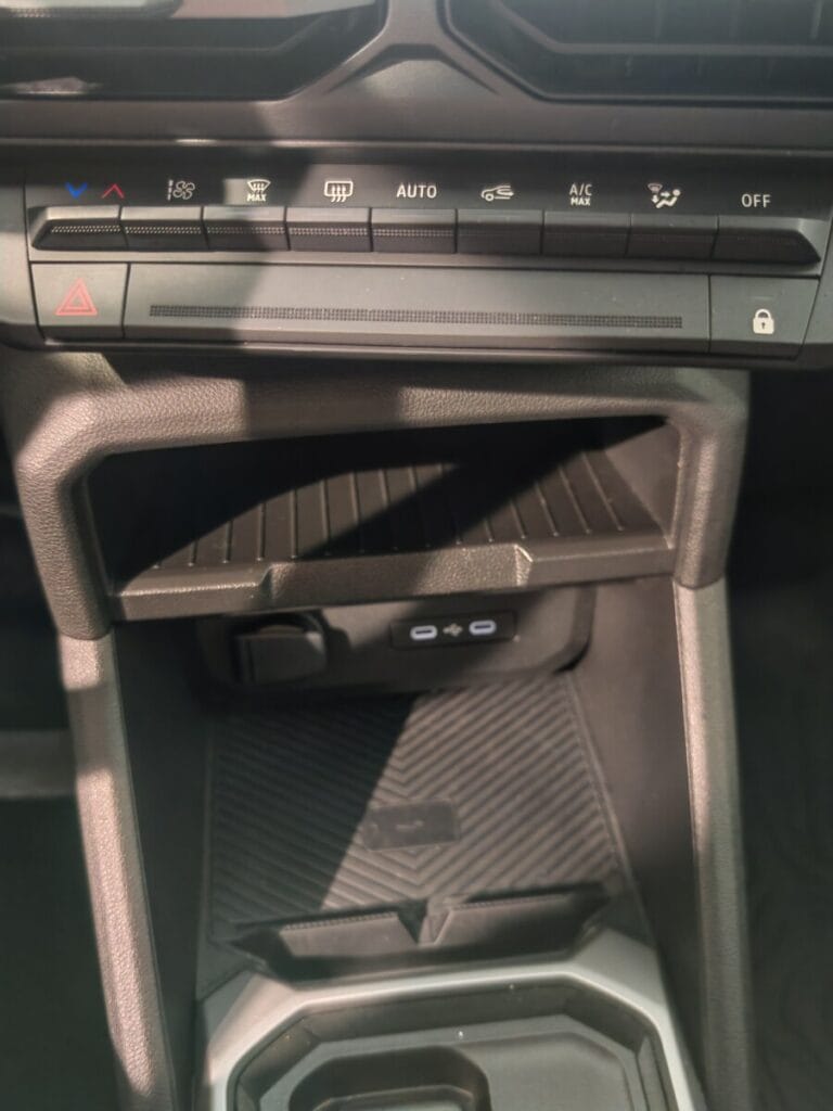 DACIA DUSTER USATO OLBIA PRESE USB (2)