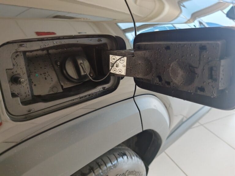 DACIA DUSTER USATO OLBIA RIFORNIMENTO