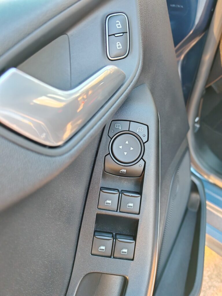 FORD FIESTA AUT GN409DE USATO OLBIA (21)