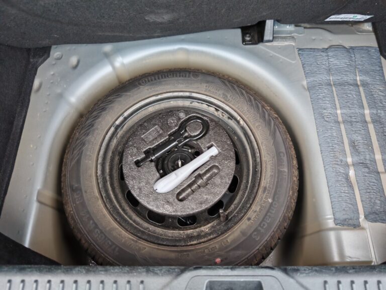 FORD FIESTA TITANIUM GN572SR USATO OLBIA (13)