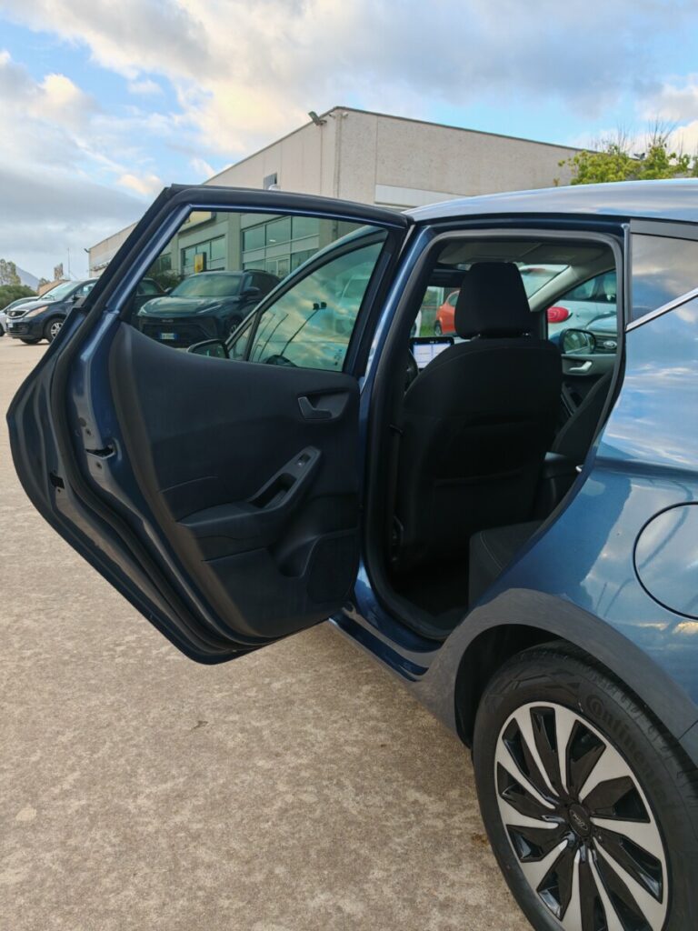 FORD FIESTA TITANIUM GN572SR USATO OLBIA (16)