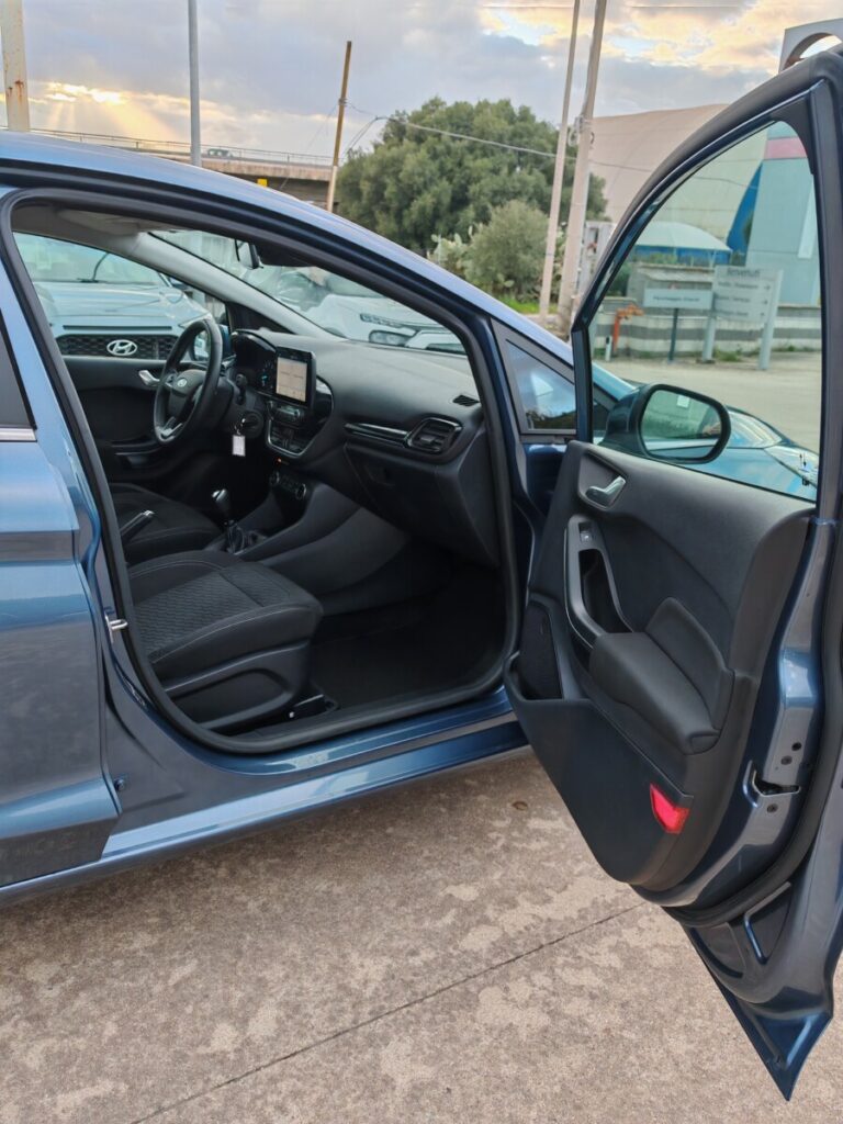 FORD FIESTA TITANIUM GN572SR USATO OLBIA (23)