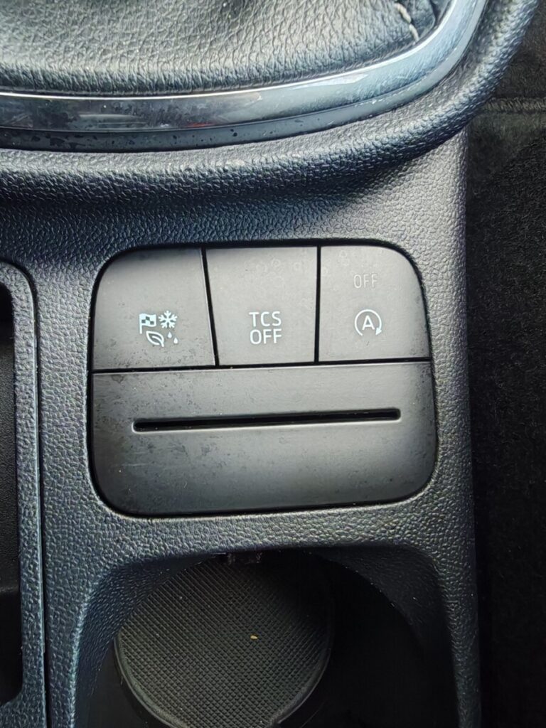 FORD FIESTA TITANIUM GN572SR USATO OLBIA (32)