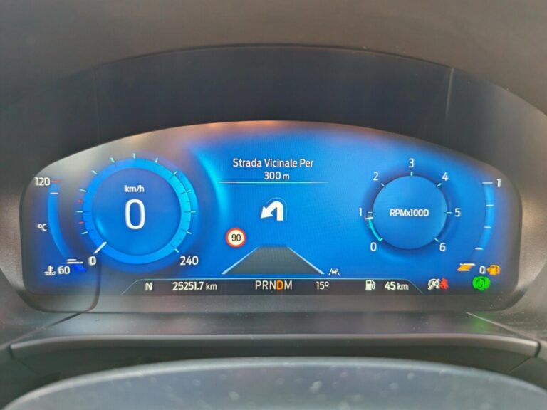 FORD KUGA AUTOMATICA NERA GN854LL USATO OLBIA (1)