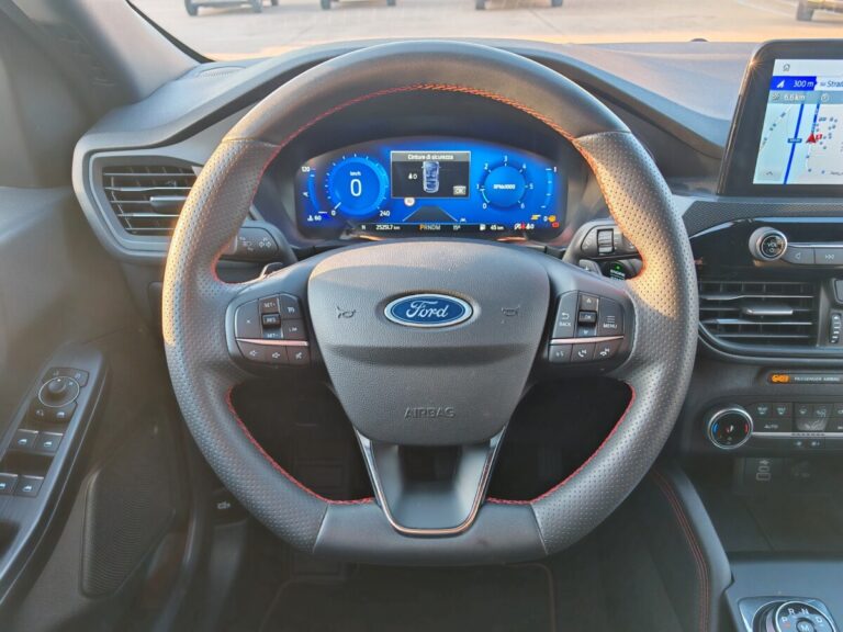 FORD KUGA AUTOMATICA NERA GN854LL USATO OLBIA (16)