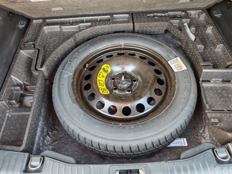 FORD KUGA AUTOMATICA NERA GN854LL USATO OLBIA (18)