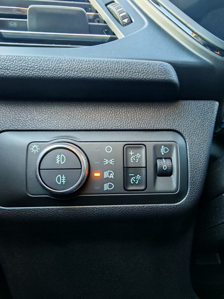 FORD KUGA AUTOMATICA NERA GN854LL USATO OLBIA (26)