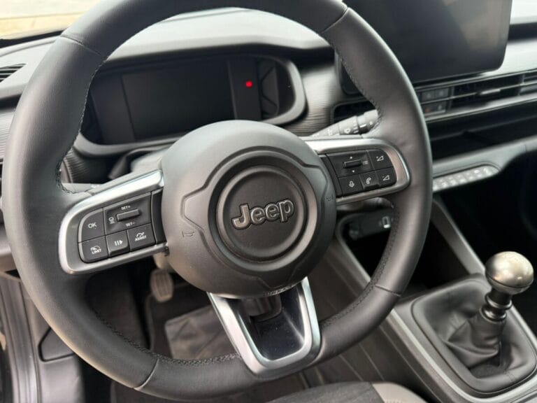 JEEP AVENGER LONGITUDE NERO VENDITA OLBIA (18)