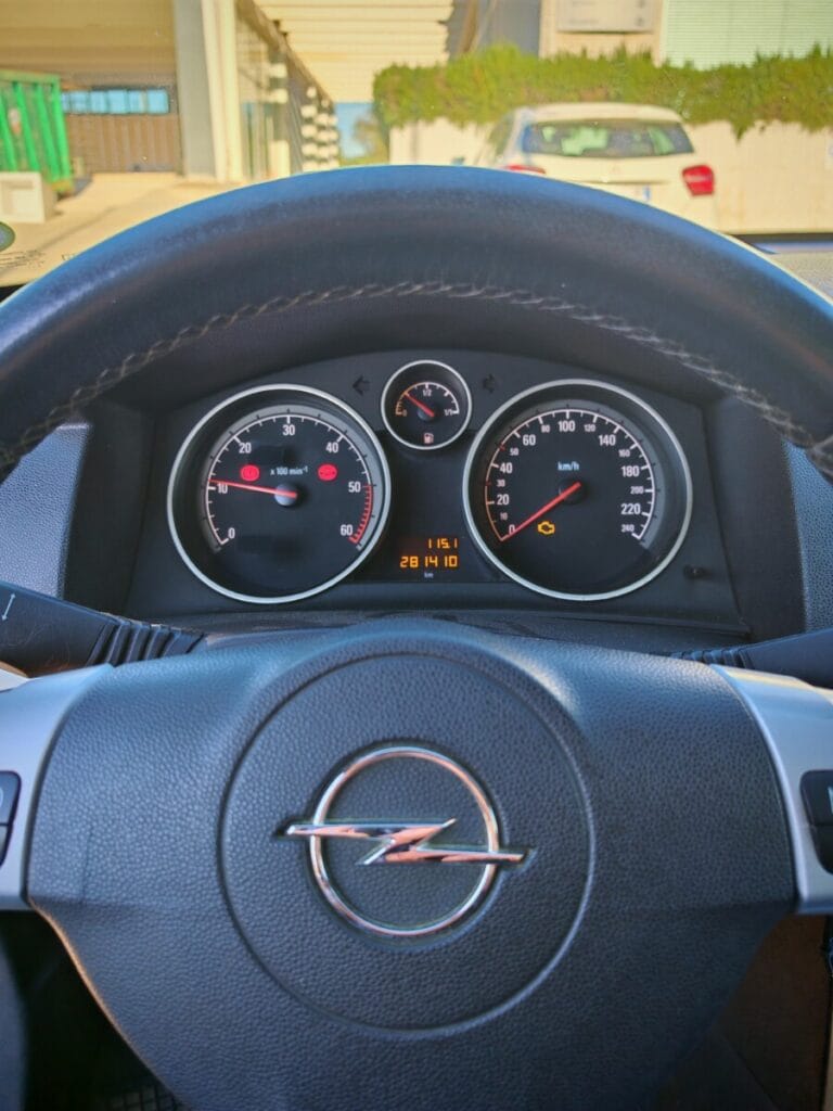 OPEL ASTRA USATO OLBIA CRUSCOTTO VOLANTE