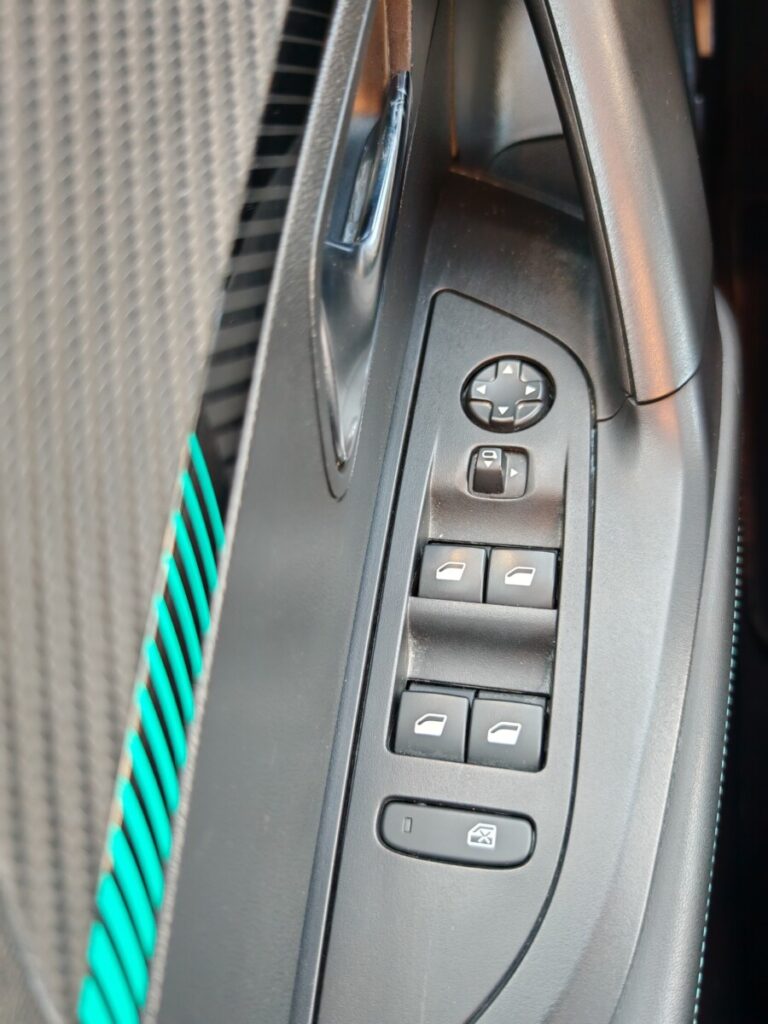 PEUGEOT 2008 GRIGIA GK242PV USATO OLBIA (25)