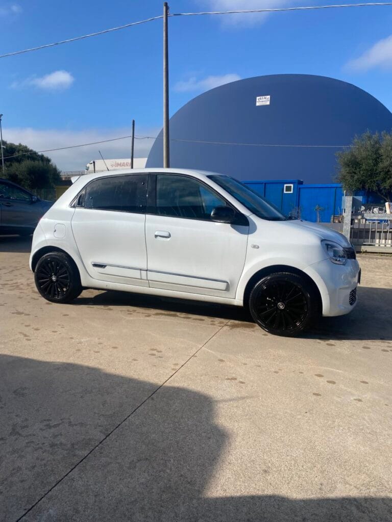 TWINGO 18