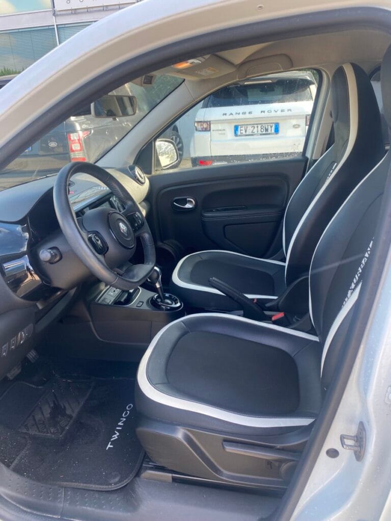 TWINGO 6