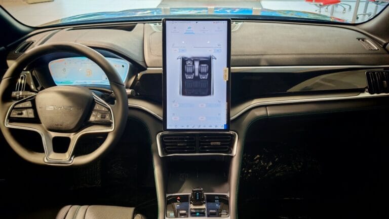 USATO BYD OLBIA NERA DETTAGLIO PLANCIA