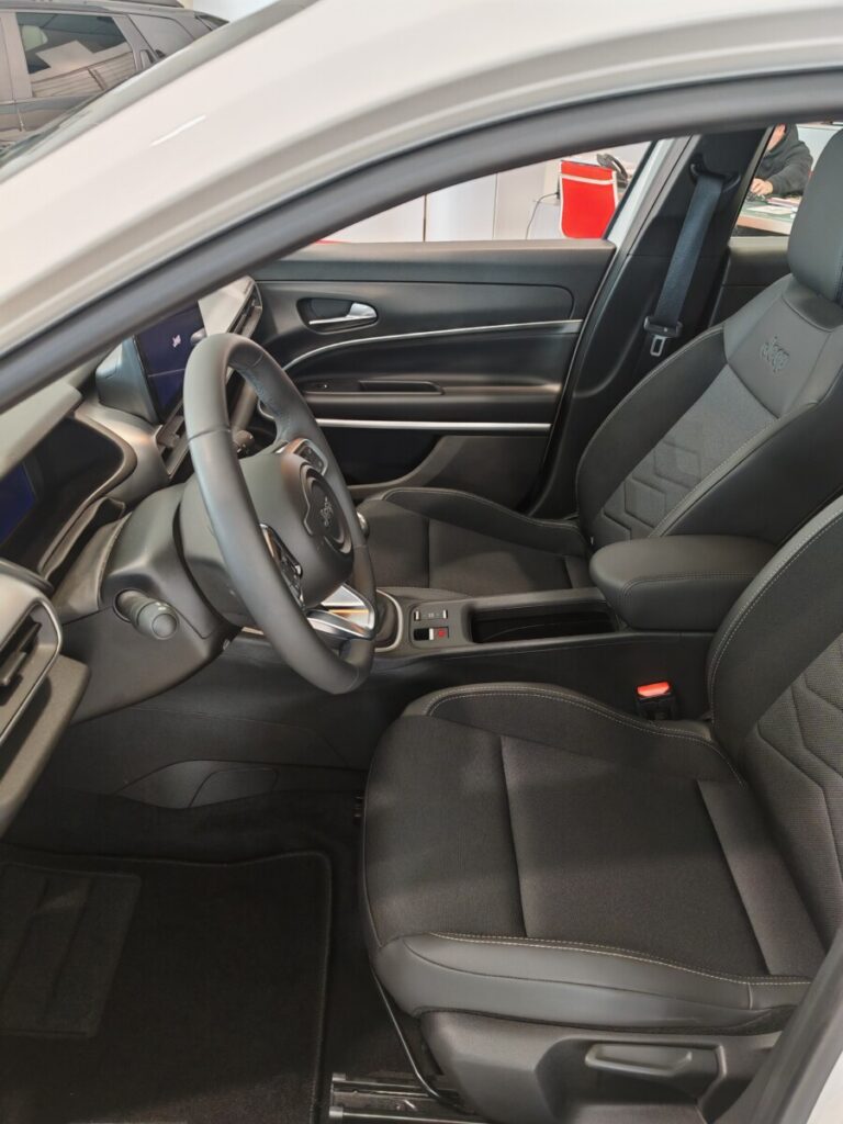 VDRIVE AVENGER BIANCO GN733CA USATO OLBIA (25)