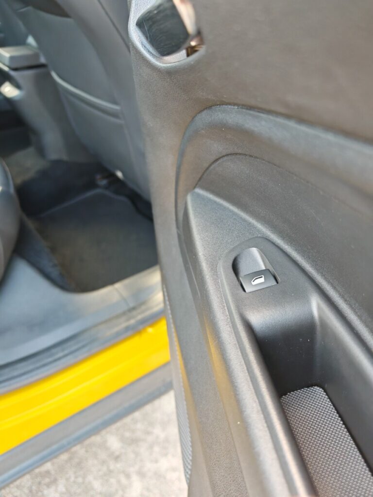 VDRIVE AVENGER GIALLO GS805NS USATO OLBIA (24)