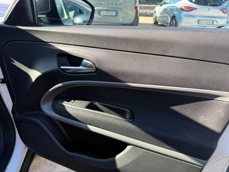 VDRIVE AVENGER USATO OLBIA PORTIERA